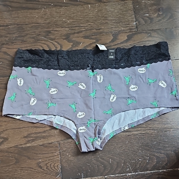 torrid Other - Torrid Black Lace White Boyshort Panties with Green Accents